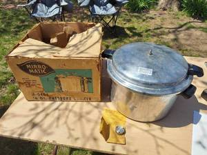 lot 3027 image: 16Qt Pressure Canner