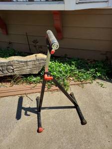 lot 3032 image: Adjustable Height Roller Stand
