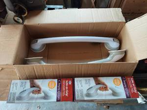 lot 3044 image: (4) Bath Tub & Shower Assist Bar - (2) 11.5 and (2) 23.5
