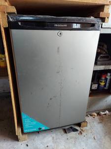 lot 3047 image: Frigidaire Compact Refrigerator