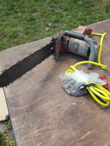 lot 3061 image: Milwaukee electric chainsaw