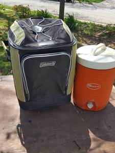 lot 3069 image: ice chest with wheels and water jug