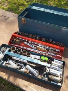lot 3072 image: tool box with assorted sockets