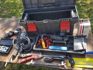 lot 3082 image: tool box and contents, assorted tools