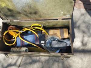 lot 3084 image: metal box and contents