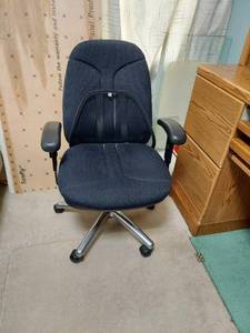 lot 3113 image: Black Office Chair