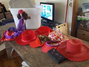 lot 3125 image: Red Hats