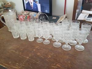 lot 3127 image: beverage set over 30 pieces