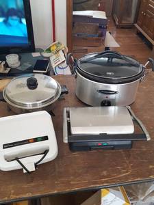lot 3138 image: small kitchen appliances
