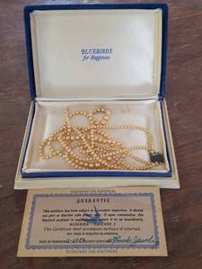 lot 3184 image: necklace - string is broken