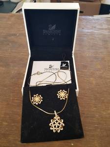 lot 3189 image: 3 piece ensemble