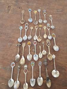 lot 3190 image: spoon collection