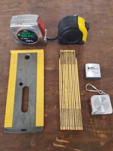 lot 3192 image: assorted tape measures