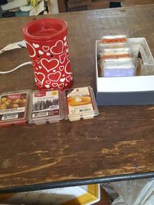 lot 3204 image: Scentsy warmer and wax