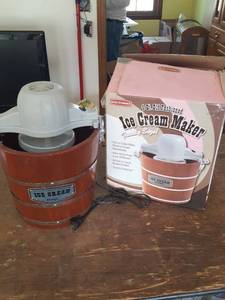 lot 3206 image: electric ice cream maker