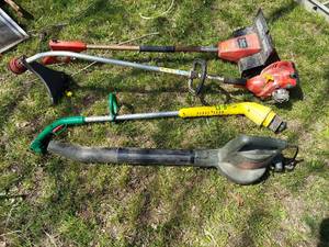 lot 3221 image: Homelite String Trimmer, Craftsman Blower and Toro Power Shovel