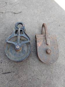 lot 3223 image: 2 Metal Pulleys