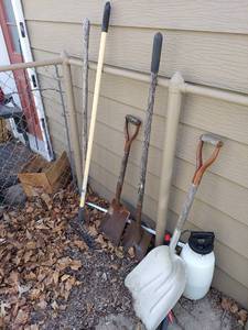 lot 3225 image: Long Handled Tools - Shovels and Rake