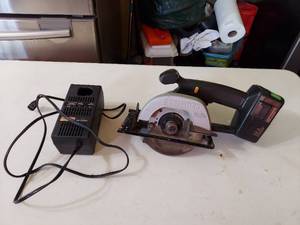 lot 3233 image: Craftsman 18V Circular Saw with Battery and Charger