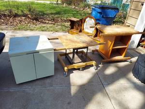 lot 3235 image: 3 Rolling Tables
