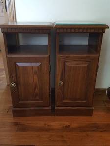 lot 3243 image: 2 night stands