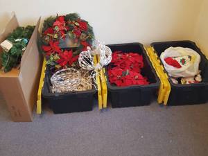 lot 3249 image: holiday decor with totes