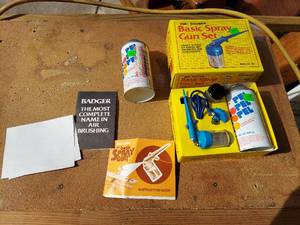 lot 3270 image: Air Brush Kit with 2 Cans of Propellant (1 Full, 1 About 12 Full)