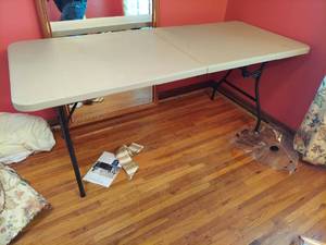 lot 3257 image: 6 ft Plastic Folding Table