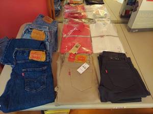 lot 3266 image: Levis Jeans (29 X 30) and Long Sleeve Dress Shirts
