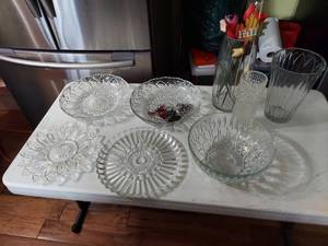 lot 3282 image: Assorted Glassware - Vases and Trays