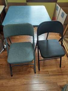 lot 3283 image: Card Table and 2 Mismatched Chairs