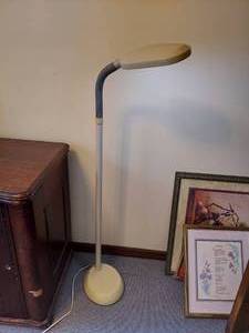 lot 3286 image: Floor Lamp