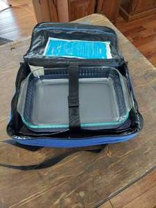 lot 3289 image: Pyrex Baking Dish with Carrying Case