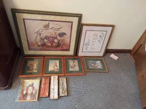 lot 3298 image: Assorted Wall Decor