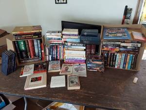 lot 3307 image: Assorted Books