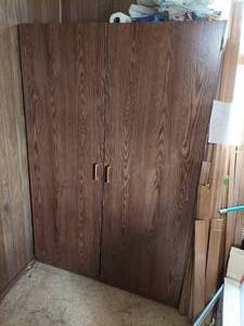 lot 3313 image: 2 Door Cabinet