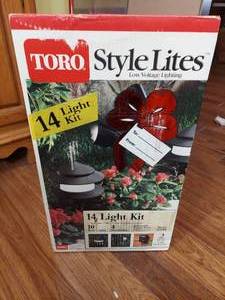 lot 3316 image: Toro Style Lites Landscape 7w 14 Lights Kit Model 52188