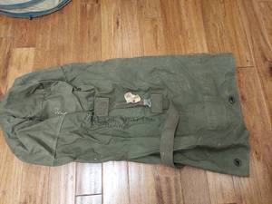lot 3318 image: Military Duffle Bag