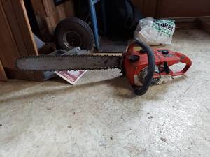 lot 3320 image: Homelite Chainsaw - Has Compression
