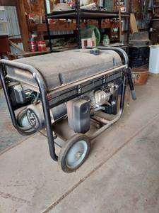 lot 6017 image: Generator - Needs carburetor work