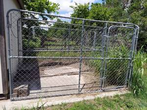 lot 6030 image: Dog Run - (4) 10ft by 6ft Tall Panels, 2 with Gates