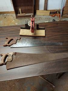lot 6041 image: Saws and Miter box