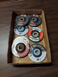 lot 6042 image: 14 Grinding and cut off discs