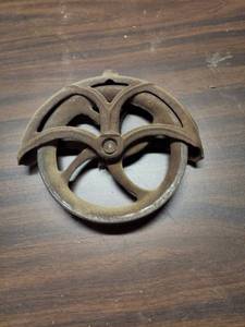 lot 6049 image: well pulley