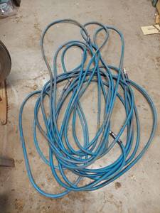 lot 6068 image: 2 air hoses
