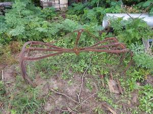 lot 6079 image: Hay Grapple - Tines are Bent