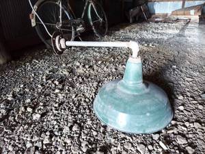 lot 6081 image: Lamp with Green Shade
