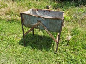 lot 6086 image: Planter on Stand