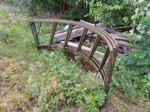 lot 6087 image: Round Bale Feeder