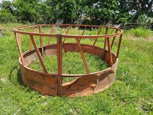 lot 6088 image: Round Bale Feeder